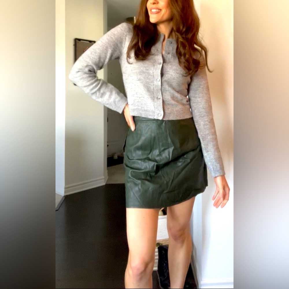 Faux leather side pocket green skirt - Picture 6 of 12